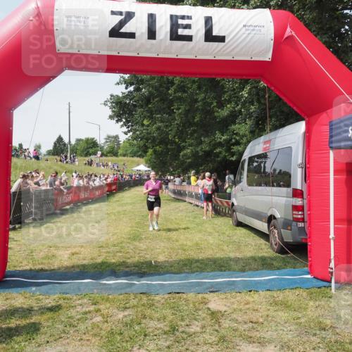 15.06.2025 - 27. Vierlanden-Triathlon KatJ http://msf.ph/oto/8051642 15.06.2025 11:39:36 Ziel  meine-sportfotos.de