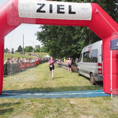 15.06.2025 - 27. Vierlanden-Triathlon KatJ http://msf.ph/oto/8051643 15.06.2025 11:39:36 Ziel  meine-sportfotos.de