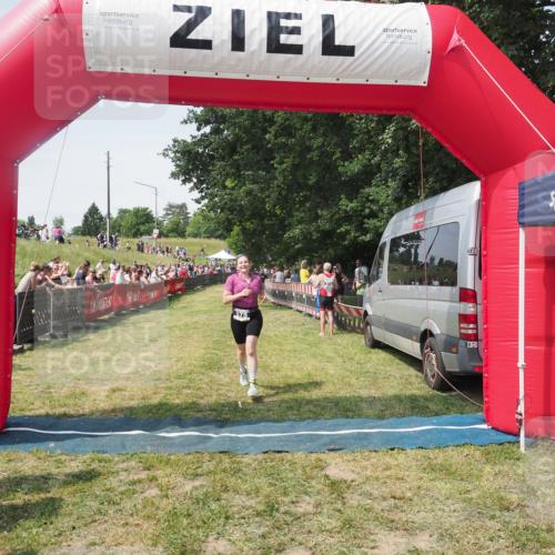 15.06.2025 - 27. Vierlanden-Triathlon KatJ http://msf.ph/oto/8051644 15.06.2025 11:39:37 Ziel  meine-sportfotos.de