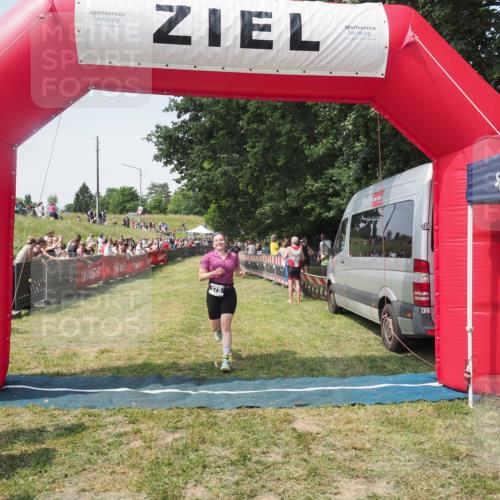 15.06.2025 - 27. Vierlanden-Triathlon KatJ http://msf.ph/oto/8051645 15.06.2025 11:39:37 Ziel  meine-sportfotos.de