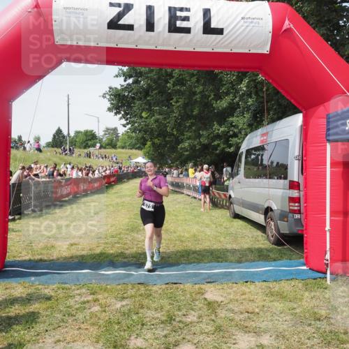 15.06.2025 - 27. Vierlanden-Triathlon KatJ http://msf.ph/oto/8051647 15.06.2025 11:39:37 Ziel  meine-sportfotos.de