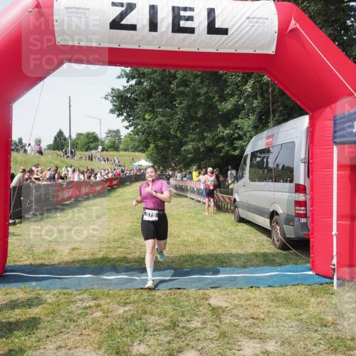 15.06.2025 - 27. Vierlanden-Triathlon KatJ http://msf.ph/oto/8051648 15.06.2025 11:39:38 Ziel  meine-sportfotos.de