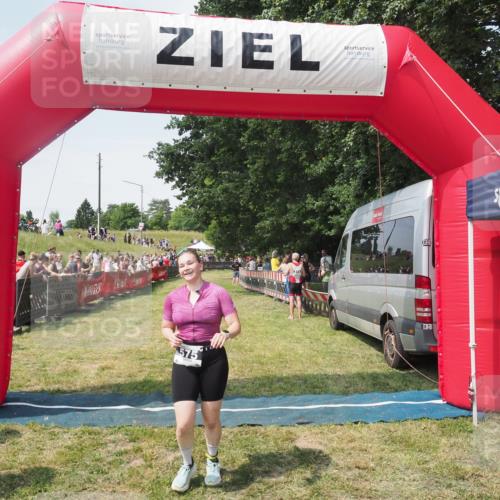 15.06.2025 - 27. Vierlanden-Triathlon KatJ http://msf.ph/oto/8051649 15.06.2025 11:39:38 Ziel  meine-sportfotos.de