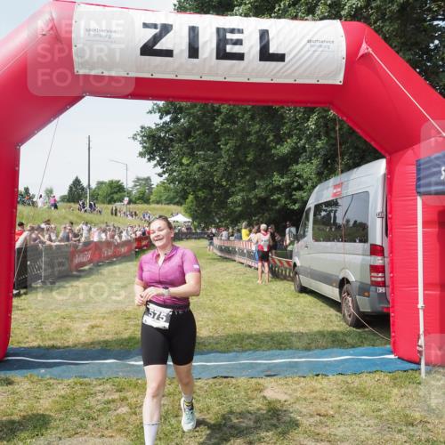 15.06.2025 - 27. Vierlanden-Triathlon KatJ http://msf.ph/oto/8051650 15.06.2025 11:39:38 Ziel  meine-sportfotos.de