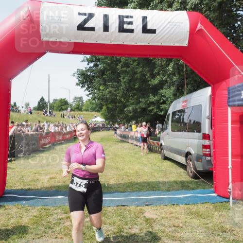 15.06.2025 - 27. Vierlanden-Triathlon KatJ http://msf.ph/oto/8051651 15.06.2025 11:39:38 Ziel  meine-sportfotos.de