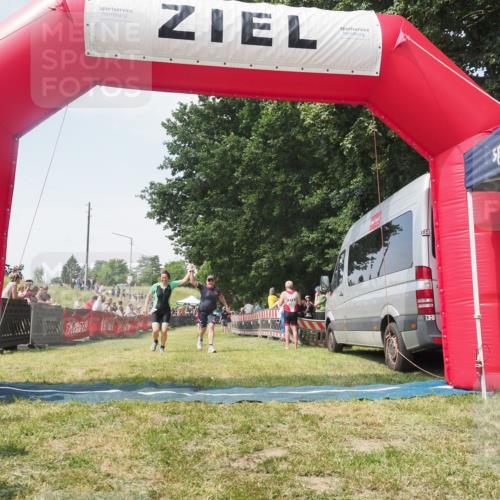 15.06.2025 - 27. Vierlanden-Triathlon KatJ http://msf.ph/oto/8051653 15.06.2025 11:40:15 Ziel 532, 557, 562 meine-sportfotos.de