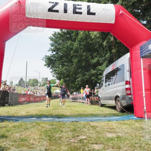 15.06.2025 - 27. Vierlanden-Triathlon KatJ http://msf.ph/oto/8051654 15.06.2025 11:40:15 Ziel 532, 557, 562 meine-sportfotos.de
