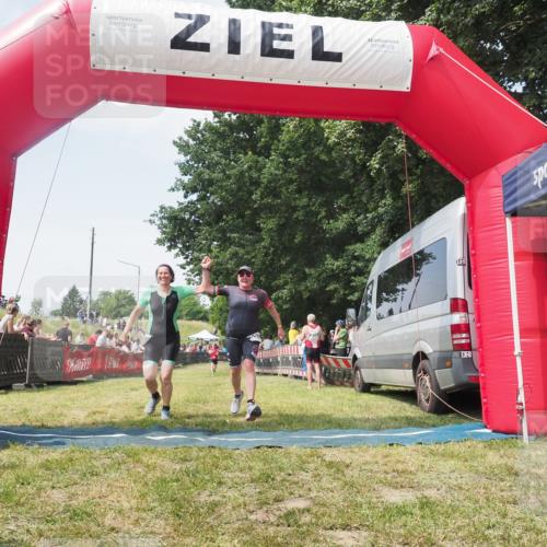 15.06.2025 - 27. Vierlanden-Triathlon KatJ http://msf.ph/oto/8051661 15.06.2025 11:40:16 Ziel 532, 562 meine-sportfotos.de