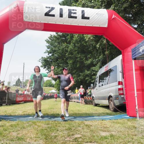 15.06.2025 - 27. Vierlanden-Triathlon KatJ http://msf.ph/oto/8051662 15.06.2025 11:40:17 Ziel 532, 562 meine-sportfotos.de