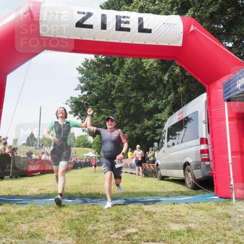 15.06.2025 - 27. Vierlanden-Triathlon KatJ http://msf.ph/oto/8051663 15.06.2025 11:40:17 Ziel 532, 562 meine-sportfotos.de
