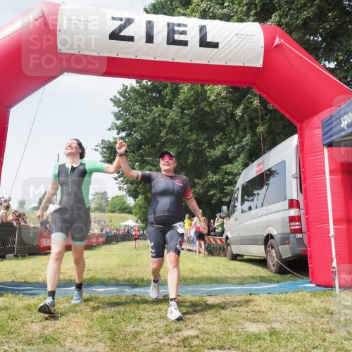 15.06.2025 - 27. Vierlanden-Triathlon KatJ http://msf.ph/oto/8051666 15.06.2025 11:40:17 Ziel 532, 562 meine-sportfotos.de