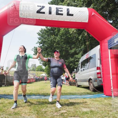 15.06.2025 - 27. Vierlanden-Triathlon KatJ http://msf.ph/oto/8051667 15.06.2025 11:40:18 Ziel 532, 562 meine-sportfotos.de