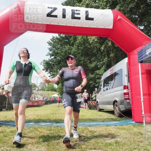 15.06.2025 - 27. Vierlanden-Triathlon KatJ http://msf.ph/oto/8051669 15.06.2025 11:40:18 Ziel 532, 562 meine-sportfotos.de