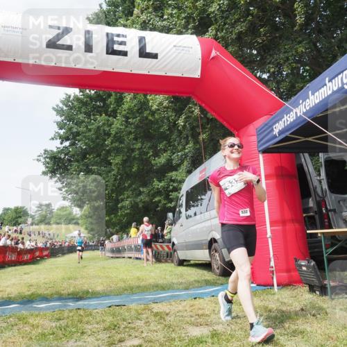 15.06.2025 - 27. Vierlanden-Triathlon KatJ http://msf.ph/oto/8051676 15.06.2025 11:40:24 Ziel 562 meine-sportfotos.de