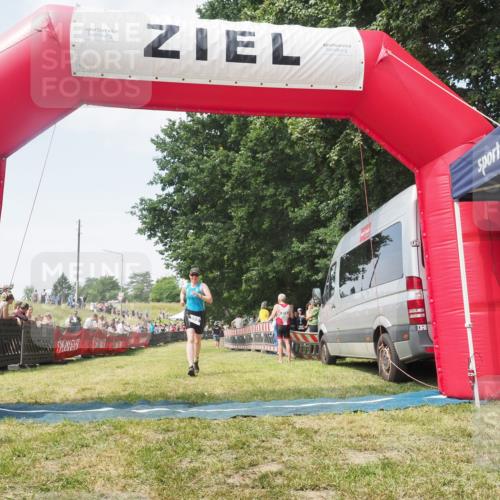 21.06.2025 - 27. Vierlanden-Triathlon KatJ http://msf.ph/oto/8051679 15.06.2025 11:40:28 Ziel  meine-sportfotos.de
