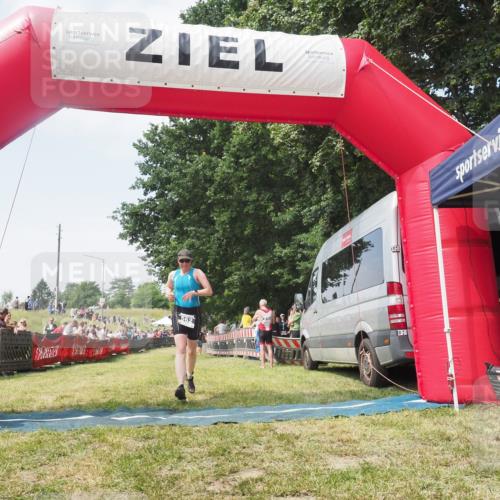 21.06.2025 - 27. Vierlanden-Triathlon KatJ http://msf.ph/oto/8051682 15.06.2025 11:40:29 Ziel  meine-sportfotos.de