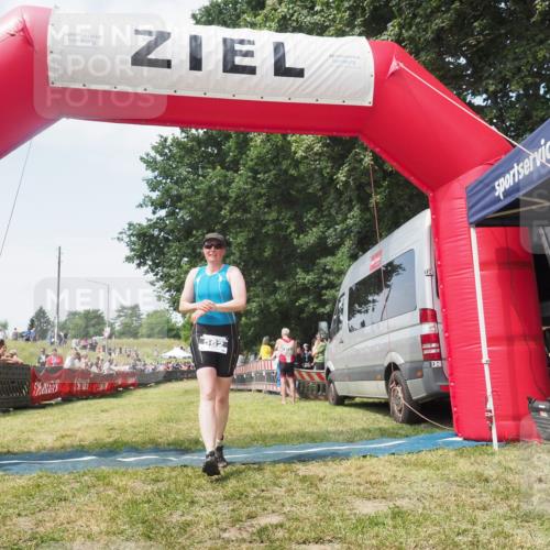 21.06.2025 - 27. Vierlanden-Triathlon KatJ http://msf.ph/oto/8051686 15.06.2025 11:40:29 Ziel  meine-sportfotos.de