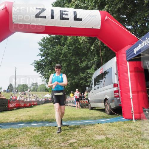 21.06.2025 - 27. Vierlanden-Triathlon KatJ http://msf.ph/oto/8051687 15.06.2025 11:40:30 Ziel  meine-sportfotos.de