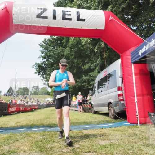 21.06.2025 - 27. Vierlanden-Triathlon KatJ http://msf.ph/oto/8051690 15.06.2025 11:40:30 Ziel  meine-sportfotos.de