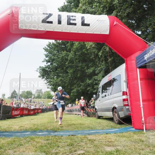 21.06.2025 - 27. Vierlanden-Triathlon KatJ http://msf.ph/oto/8051692 15.06.2025 11:40:51 Ziel 604 meine-sportfotos.de