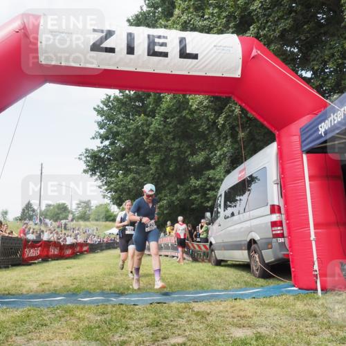 21.06.2025 - 27. Vierlanden-Triathlon KatJ http://msf.ph/oto/8051693 15.06.2025 11:40:51 Ziel 604 meine-sportfotos.de