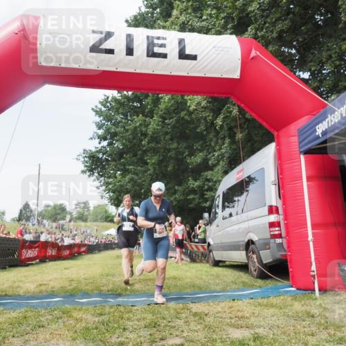 21.06.2025 - 27. Vierlanden-Triathlon KatJ http://msf.ph/oto/8051695 15.06.2025 11:40:51 Ziel 604 meine-sportfotos.de