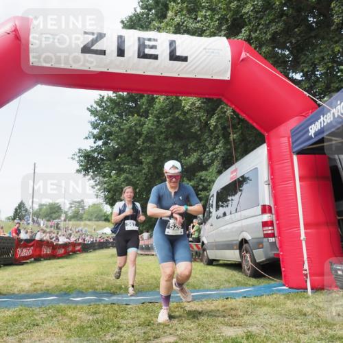 21.06.2025 - 27. Vierlanden-Triathlon KatJ http://msf.ph/oto/8051697 15.06.2025 11:40:52 Ziel 604 meine-sportfotos.de