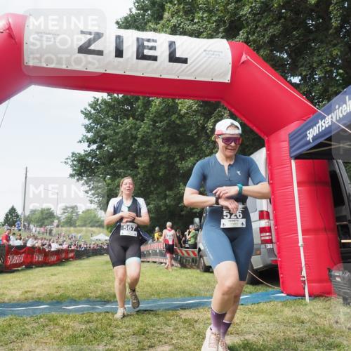 21.06.2025 - 27. Vierlanden-Triathlon KatJ http://msf.ph/oto/8051699 15.06.2025 11:40:52 Ziel 604 meine-sportfotos.de