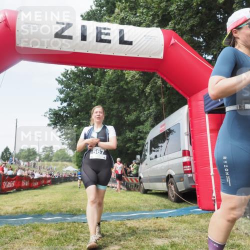 21.06.2025 - 27. Vierlanden-Triathlon KatJ http://msf.ph/oto/8051703 15.06.2025 11:40:53 Ziel 604 meine-sportfotos.de