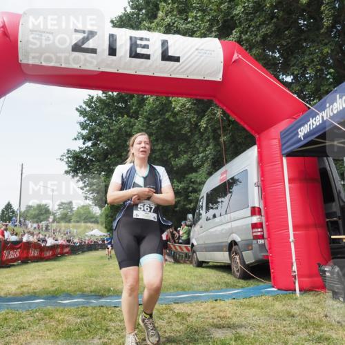 21.06.2025 - 27. Vierlanden-Triathlon KatJ http://msf.ph/oto/8051705 15.06.2025 11:40:53 Ziel 604 meine-sportfotos.de
