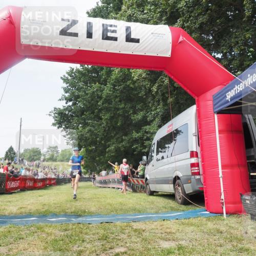 21.06.2025 - 27. Vierlanden-Triathlon KatJ http://msf.ph/oto/8051709 15.06.2025 11:40:57 Ziel  meine-sportfotos.de