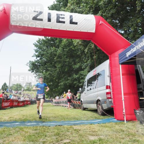 15.06.2025 - 27. Vierlanden-Triathlon KatJ http://msf.ph/oto/8051713 15.06.2025 11:40:57 Ziel  meine-sportfotos.de