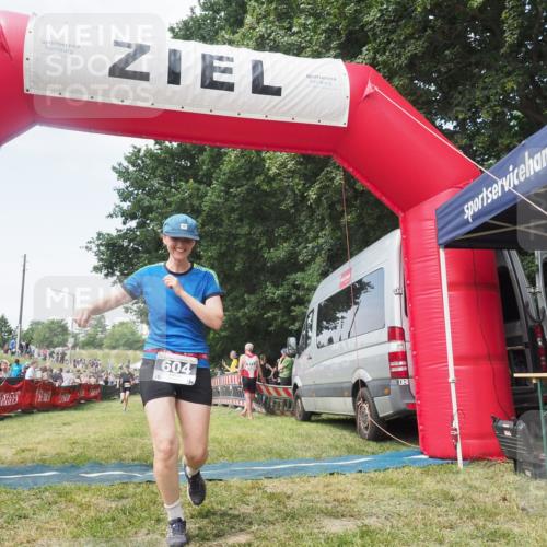 15.06.2025 - 27. Vierlanden-Triathlon KatJ http://msf.ph/oto/8051722 15.06.2025 11:40:59 Ziel  meine-sportfotos.de