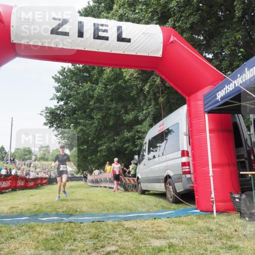 15.06.2025 - 27. Vierlanden-Triathlon KatJ http://msf.ph/oto/8051725 15.06.2025 11:41:02 Ziel  meine-sportfotos.de