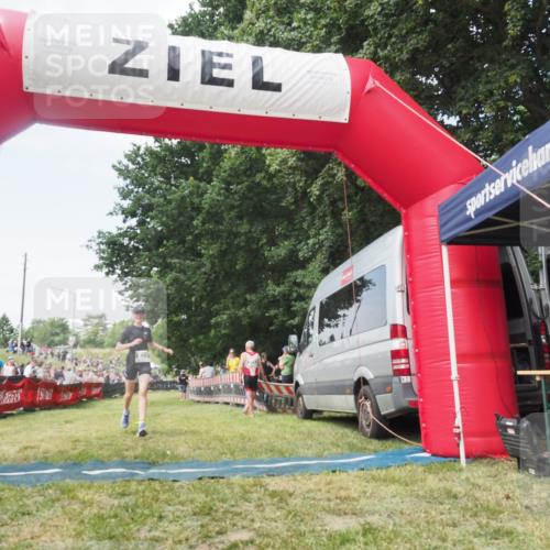 15.06.2025 - 27. Vierlanden-Triathlon KatJ http://msf.ph/oto/8051726 15.06.2025 11:41:02 Ziel  meine-sportfotos.de