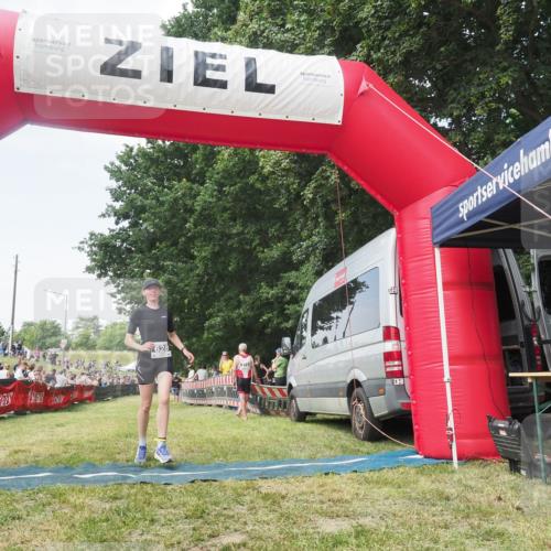 15.06.2025 - 27. Vierlanden-Triathlon KatJ http://msf.ph/oto/8051728 15.06.2025 11:41:03 Ziel  meine-sportfotos.de