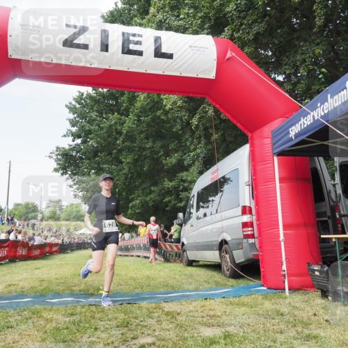15.06.2025 - 27. Vierlanden-Triathlon KatJ http://msf.ph/oto/8051730 15.06.2025 11:41:03 Ziel  meine-sportfotos.de