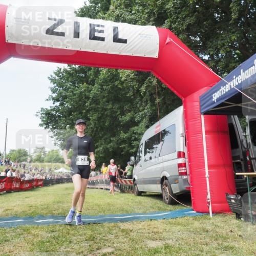 15.06.2025 - 27. Vierlanden-Triathlon KatJ http://msf.ph/oto/8051731 15.06.2025 11:41:03 Ziel  meine-sportfotos.de