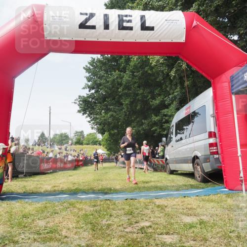 21.06.2025 - 27. Vierlanden-Triathlon KatJ http://msf.ph/oto/8051737 15.06.2025 11:41:45 Ziel 374, 429 meine-sportfotos.de