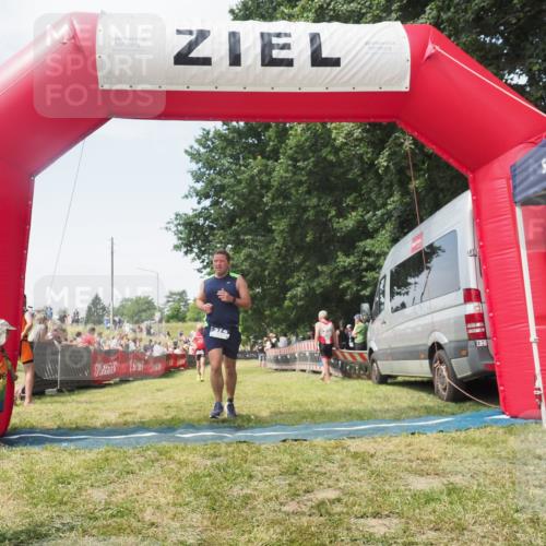 21.06.2025 - 27. Vierlanden-Triathlon KatJ http://msf.ph/oto/8051749 15.06.2025 11:41:50 Ziel 429, 522 meine-sportfotos.de