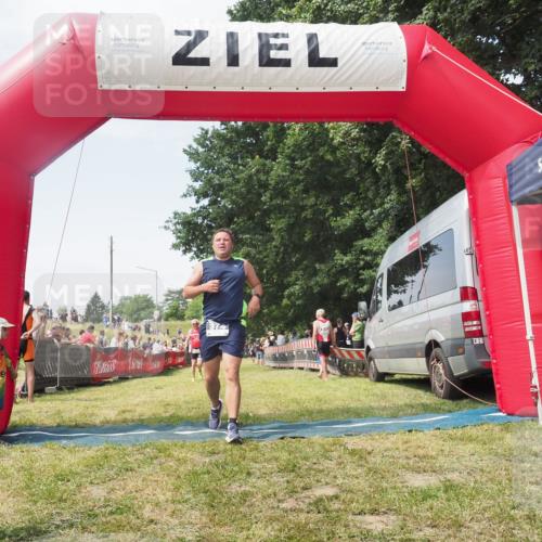 21.06.2025 - 27. Vierlanden-Triathlon KatJ http://msf.ph/oto/8051752 15.06.2025 11:41:51 Ziel 429, 522 meine-sportfotos.de