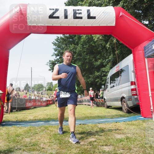 21.06.2025 - 27. Vierlanden-Triathlon KatJ http://msf.ph/oto/8051758 15.06.2025 11:41:52 Ziel 429, 522 meine-sportfotos.de