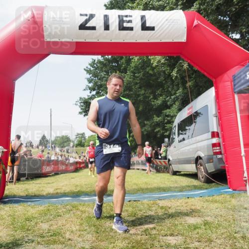 21.06.2025 - 27. Vierlanden-Triathlon KatJ http://msf.ph/oto/8051759 15.06.2025 11:41:52 Ziel 429, 522 meine-sportfotos.de