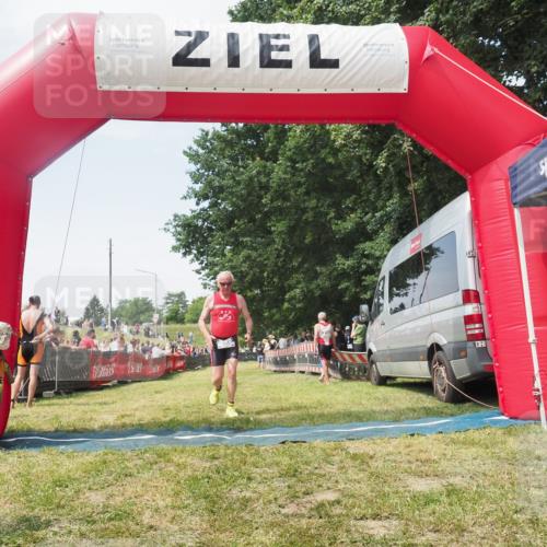 21.06.2025 - 27. Vierlanden-Triathlon KatJ http://msf.ph/oto/8051764 15.06.2025 11:41:54 Ziel 522 meine-sportfotos.de