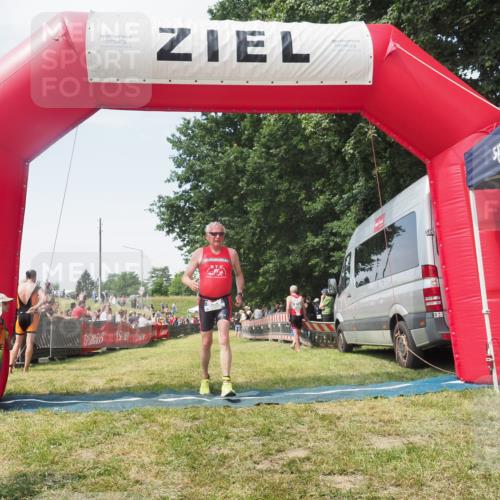 21.06.2025 - 27. Vierlanden-Triathlon KatJ http://msf.ph/oto/8051766 15.06.2025 11:41:55 Ziel 522 meine-sportfotos.de