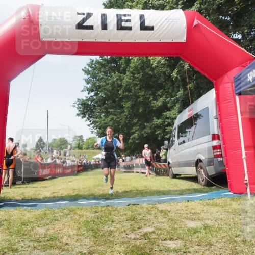 21.06.2025 - 27. Vierlanden-Triathlon KatJ http://msf.ph/oto/8051777 15.06.2025 11:42:03 Ziel  meine-sportfotos.de