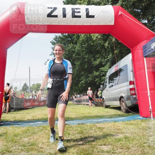21.06.2025 - 27. Vierlanden-Triathlon KatJ http://msf.ph/oto/8051785 15.06.2025 11:42:05 Ziel  meine-sportfotos.de