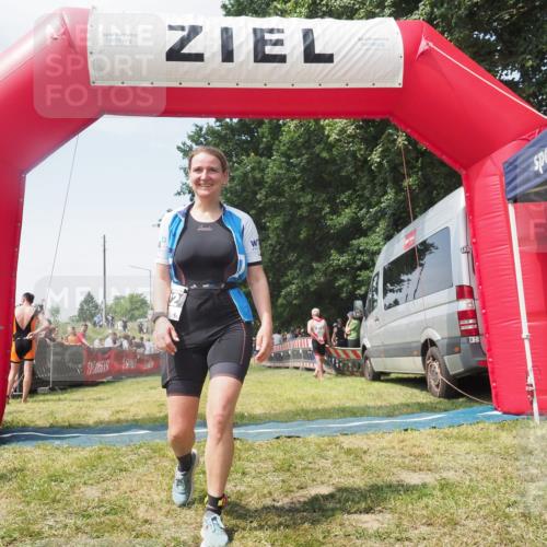 21.06.2025 - 27. Vierlanden-Triathlon KatJ http://msf.ph/oto/8051786 15.06.2025 11:42:05 Ziel  meine-sportfotos.de