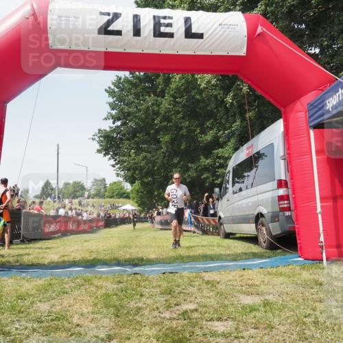 21.06.2025 - 27. Vierlanden-Triathlon KatJ http://msf.ph/oto/8051788 15.06.2025 11:42:26 Ziel 619 meine-sportfotos.de