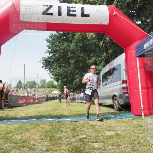 21.06.2025 - 27. Vierlanden-Triathlon KatJ http://msf.ph/oto/8051795 15.06.2025 11:42:27 Ziel 619 meine-sportfotos.de